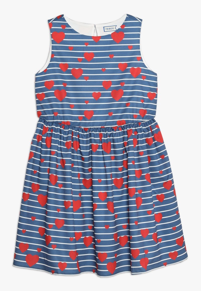 Šaty bez rukávů s modrým pruhovaným vzorem, zdobené červenými srdíčky. Mají nařasený pas a kulatý výstřih. Hladká textura látky.