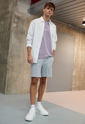 JORWORLD CREW NECK - T-shirt con stampa - purple ash