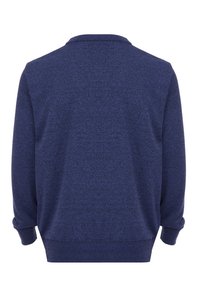 Hanorac bleumarin dintr-un tricot texturat, cu manșete ribificate și decolteu rotund, având o croială lejeră și fără logo-uri sau modele vizibile.