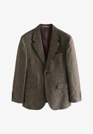 Rudas dryžuotas švarkas su išpjauta apykakle, dviem priekinėmis kišenėmis, vieno mygtuko uždarymu ir bordo pamušalu. Pridedama kišenių nosinė.