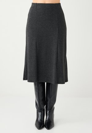 - Spódnica trapezowa