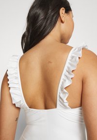 ONLY ONLDANA LARA RUFFLE SWIMSUIT - Μαγιό - cloud dancer