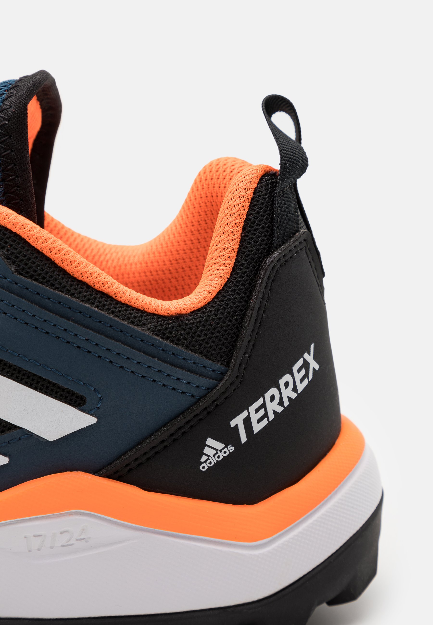 adidas terrex agravic tracerocker