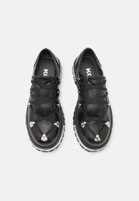 Koi Footwear HIDDEN IN SOLITUDE MENS DOUBLE TONGUE LACE UP SHOES - Sapatos de atacadores - black