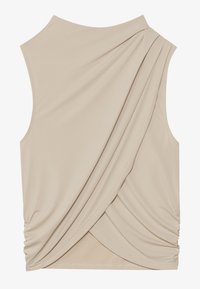 Haut sans manches beige avec un col montant, mettant en avant un tissu drapé à l'arrière et des détails froncés sur les côtés. Matière lisse et extensible.