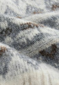 Unselected, ecru fairisle cable knit