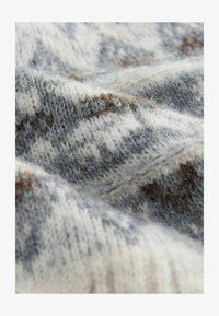 Unselected, ecru fairisle cable knit