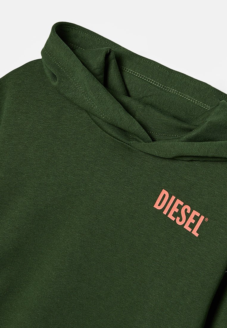 Dunkelgrüner Sweatshirt mit umgeschlagener Kapuze, mit einem pinkfarbenen "DIESEL"-Logo auf der Vorderseite. Hergestellt aus weichem, texturiertem Stoff.