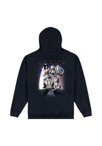 Černá mikina s kapucí s barevným motivem z "Beetlejuice", zobrazující postavy, text a design domu na zadní straně.