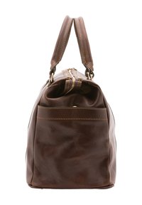 Sac à main en cuir marron avec doubles poignées, un dessus zippé et une poche avant avec des accents de couture visibles. Texture lisse, forme structurée.