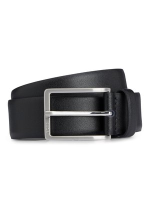Ceinture en cuir noire avec une boucle métallique rectangulaire argentée et une languette, roulée avec la boucle centrée.