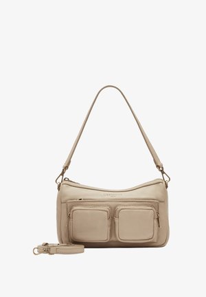 Borsa a spalla in pelle beige con due tasche frontali con zip, un compartimento principale con zip e una tracolla regolabile. Accenti in hardware color oro.