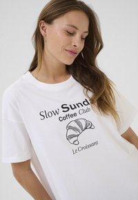 Kaffe ELLY - T-shirt con stampa - optical white