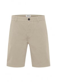 Beige Baumwollshorts mit flachem Bund, Knopfverschluss und zwei Seiten Taschen. Glatte Textur und gerades Bein Design.