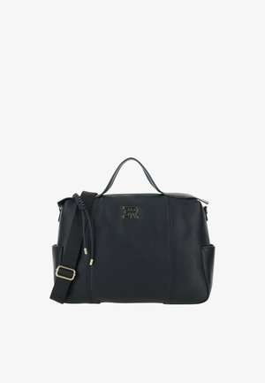 Borsa a mano in pelle nera con un design strutturato, dotata di accessori in oro e di un logo prominente. Include una tracolla removibile.