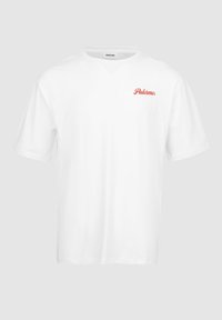Hvid bomulds T-shirt med rund halsudskæring, korte ærmer og et rødt "Palermo." grafisk design på venstre bryst. Glat tekstur og afslappet pasform.
