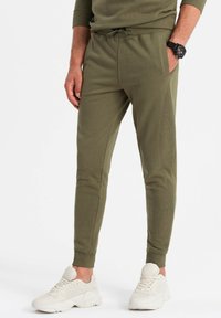 Ombre SET  - Trainingsanzug - olive