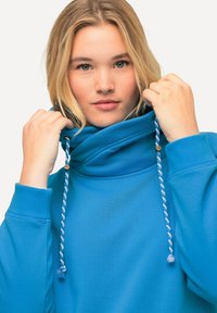 Ulla Popken MIT STEHKRAGEN RAGLANFORM LANGE ÄRMEL  - Sudadera - helles azurblau