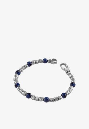 Bracelet à perles argentées avec des perles rondes irrégulières alternant entre argent et bleu marine, équipé d'un fermoir à homard gravé "GUESS".