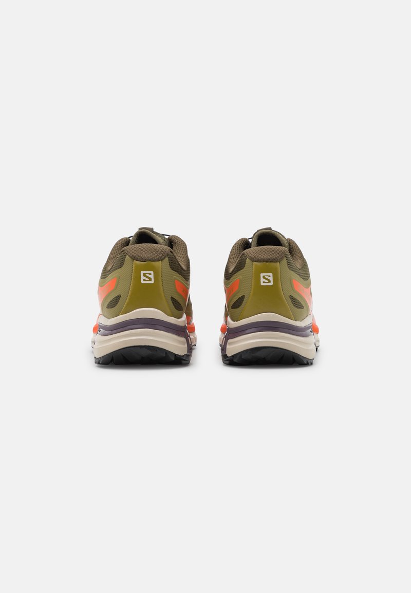 Damen Sneaker low | Salomon XT-WINGS 2 UNISEX Sneaker low olive night/green moss/vibrant orange/oliv - QE52427 Damen Sneaker low | Salomon XT-WINGS 2 UNISEX Sneaker low olive night/green moss/vibrant orange/oliv - QE52427