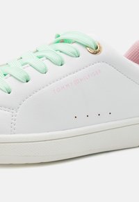 Tommy Hilfiger JACK - Sneakers basse - white/pink