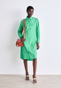Mads Nørgaard YARPO CRISSY DRESS - Kreklkleita - bright green