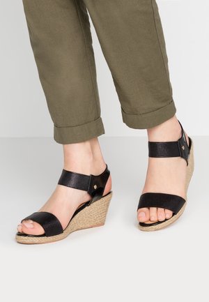 Sandaler m/ kilehæl - black