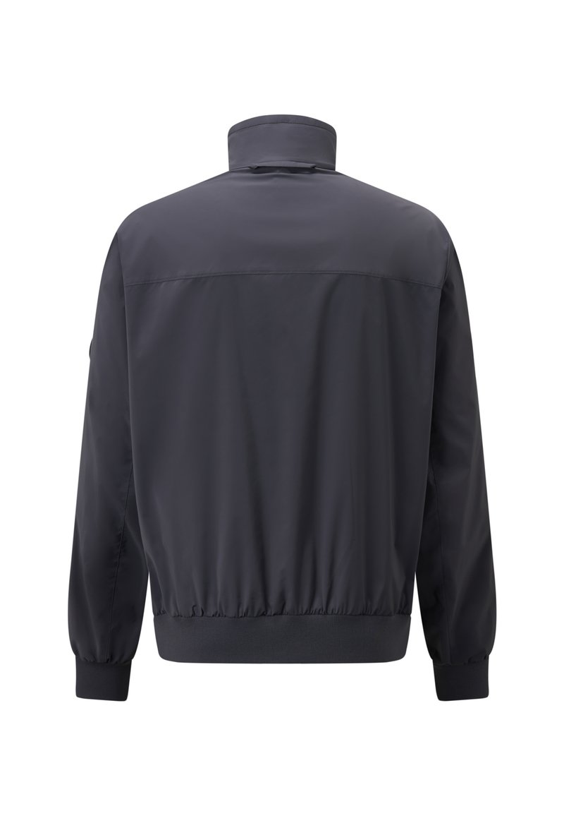 Dunkelgraue Herrenjacke mit hohem Kragen, elastischem Bund und Bündchen, gefertigt aus glattem, leichtem Material mit minimalistischem Design.