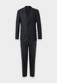 Dunkelgrauer Anzug bestehend aus einem taillierten Blazer mit zwei Knöpfen und passenden schmal geschnittenen Hosen; glattes Gewebe mit einer subtilen Textur.