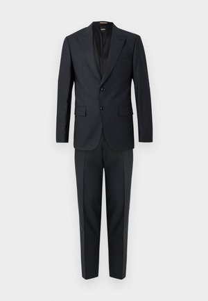 Dunkelgrauer Anzug bestehend aus einem taillierten Blazer mit zwei Knöpfen und passenden schmal geschnittenen Hosen; glattes Gewebe mit einer subtilen Textur.