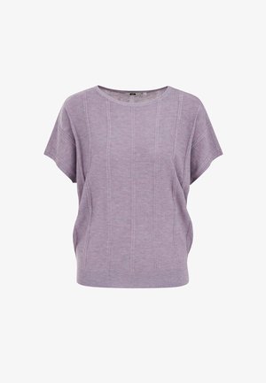 Hele lilla lühikeste varrukatega kootud pluus ümmarguse kaelusega ja vertikaalse soonilise tekstuuriga valgel taustal.