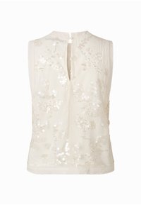 Blouse blanche sans manches en tissu transparent, avec des sequins disposés en motifs floraux, et une petite ouverture en forme de goutte d'eau au dos près du col, fermée par un bouton.