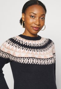 ONLY MATERNITY OLMABELONE - Stickad tröja - night sky/cloud dancer/misty rose