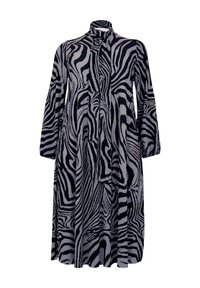 Langes, schwarz-weiß gestreiftes Kleid im Zebra-Stil mit hohem Kragen und langen Ärmeln, das eine fließende Silhouette und plissierte Textur aufweist.