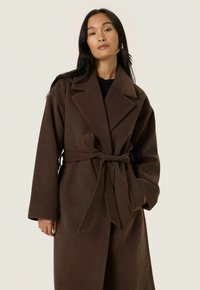 Soaked in Luxury RUBIE BELTED  - Cappotto classico - hot fudge