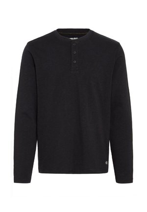 Černá dlouhým rukávem henley košile vyrobená z měkké tkaniny, s knoflíkovou légou, ribbed límcem a logem na levé straně poblíž lemu.