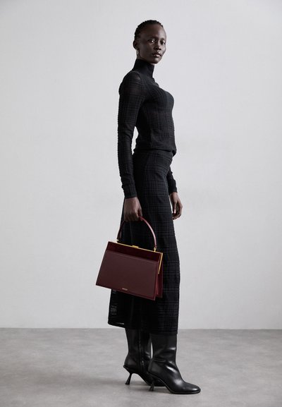 NEOUS BELLATRIX - Käekott - burgundy