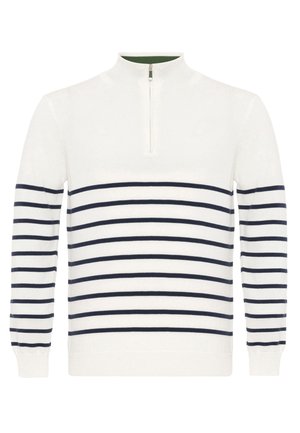 Suéter de punto rayado en blanco con rayas horizontales en azul marino. Presenta un cuello con media cremallera, y ribetes en el cuello, los puños y el dobladillo. Textura suave.