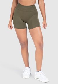 Olijfgroene high-waisted shorts gemaakt van zachte stof, met een aangesloten design en een gladde, gestructureerde uitstraling.
