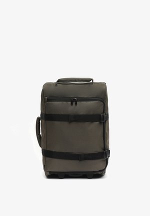 Tamnozelena pravokutna kofera na kotačićima s gornjom i bočnom ručkom, prednjim džepom sa zatvaračem te dvije podesive crne naramenice s kopčama.