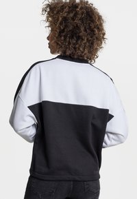 Urban Classics Maglione - black/white