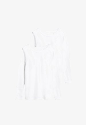 Camisetas de manga larga blancas hechas de algodón suave, con textura acanalada, cuello redondo y dobladillos rectos, presentadas en un conjunto de dos.