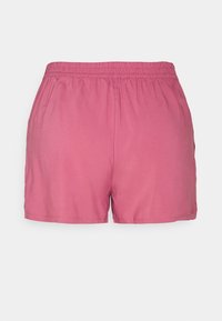 Pantaloni corti rosa in cotone con elastico in vita, caratterizzati da una texture liscia e una vestibilità comoda. Design semplice senza motivi visibili.