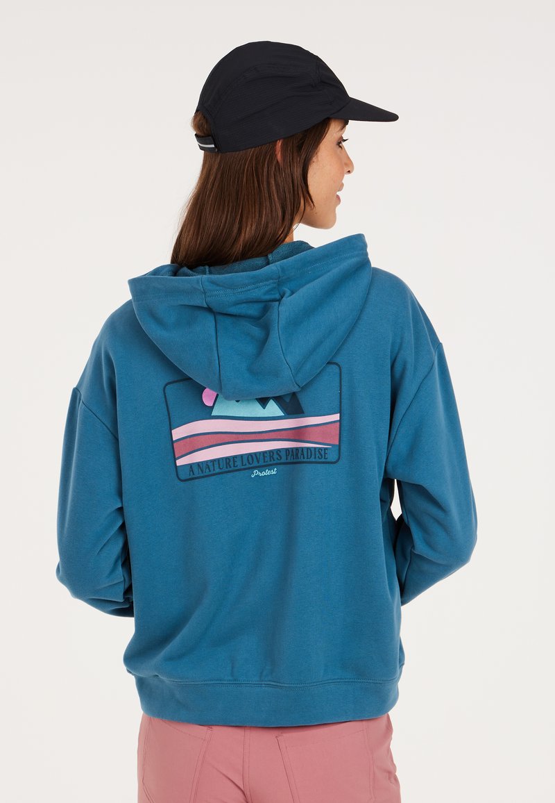 Blauwe hoodie met een trekkoordcapuchon, voorzien van een grafische print op de achterkant met bergen en golven in roze en turquoise.