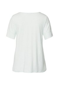 Camiseta corta de manga corta en verde menta claro, corte relajado, textura suave, escote redondo, la vista trasera muestra un diseño simple sin adornos.