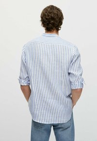 Massimo Dutti Vapaa-ajan kauluspaita - light blue