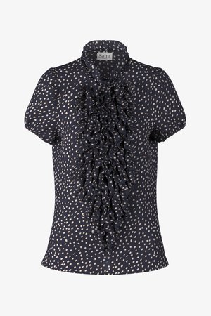 Kék blúz rövid ujjal, fodros elejével és krém színű pöttyös mintával. Sima textúra, galléros kialakítás, és testhezálló fazon.