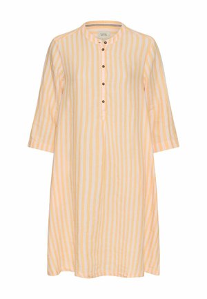 Stripet tunika kjole i blød gul og hvid stof, med knaplukning, mandarin-krave og ærmer i tre fjerdedele længde.
