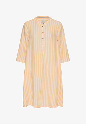 Stripet tunika kjole i blød gul og hvid stof, med knaplukning, mandarin-krave og ærmer i tre fjerdedele længde.