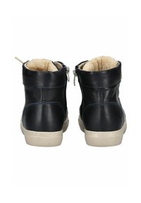 Botas de cuero hasta el tobillo en azul marino con un suave forro de piel sintética beige, cierre de cremallera lateral y suelas de goma texturizada color crema.
